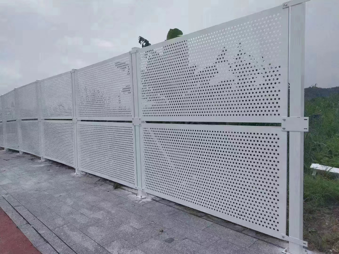 臨時(shí)施工圍擋措施有哪些？旭東鋼構(gòu)廠家